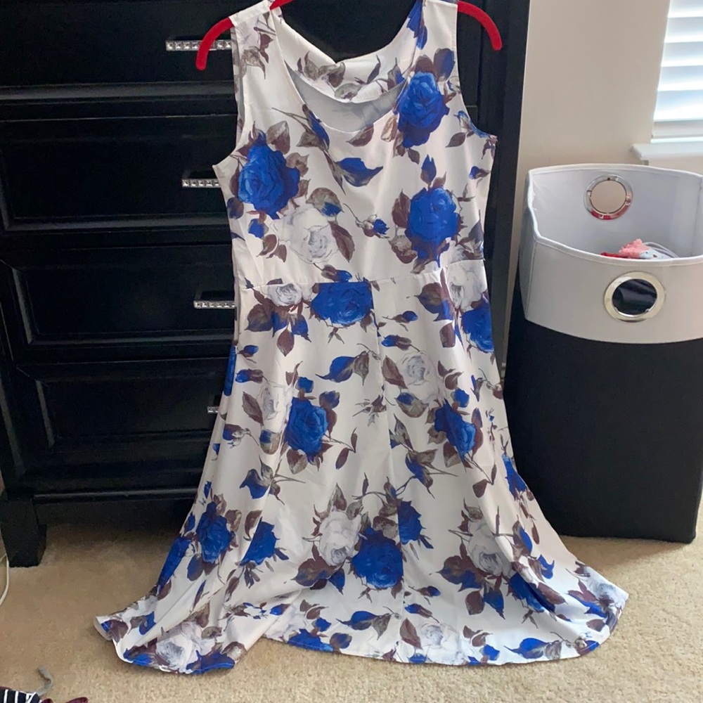 Blue enchantress, Large dress, white/blue flowers